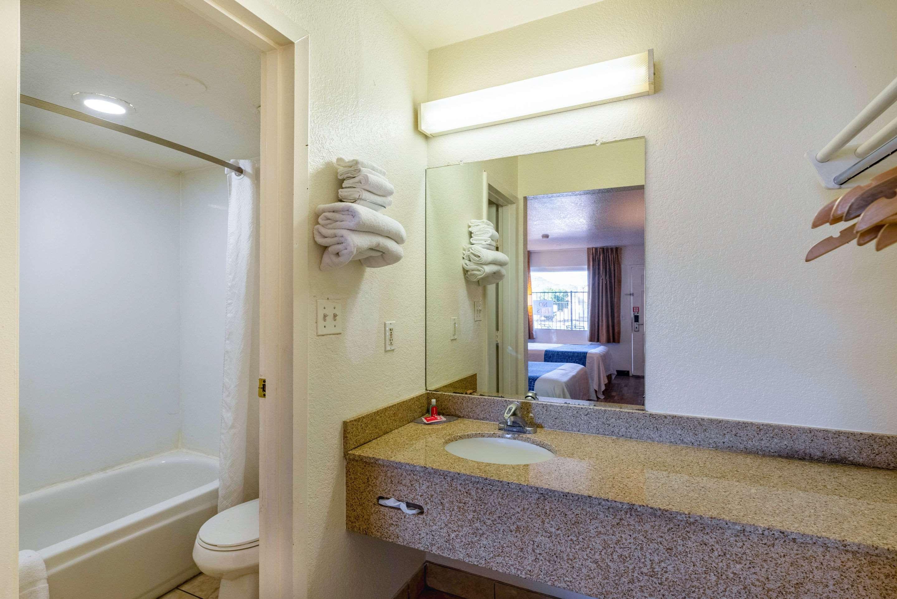Econo Lodge Phoenix Exterior foto